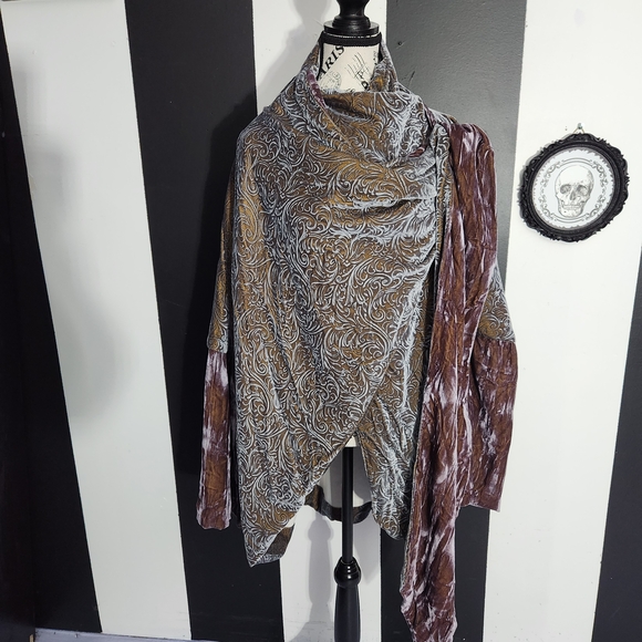 Velvet Cape Jacket - Picture 2 of 8